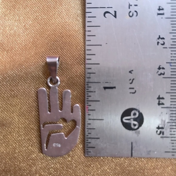 Sterling silver hand pendant, peace, unisex, love, boho, chic - Picture 4 of 5